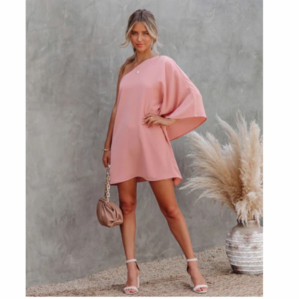 Vici size medium one shoulder pink statement dress